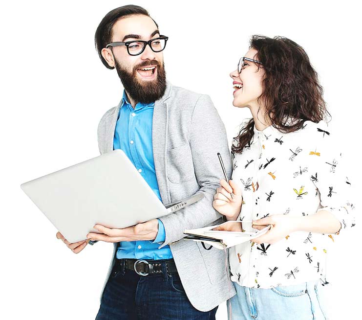 un chico y una chica sonriendo